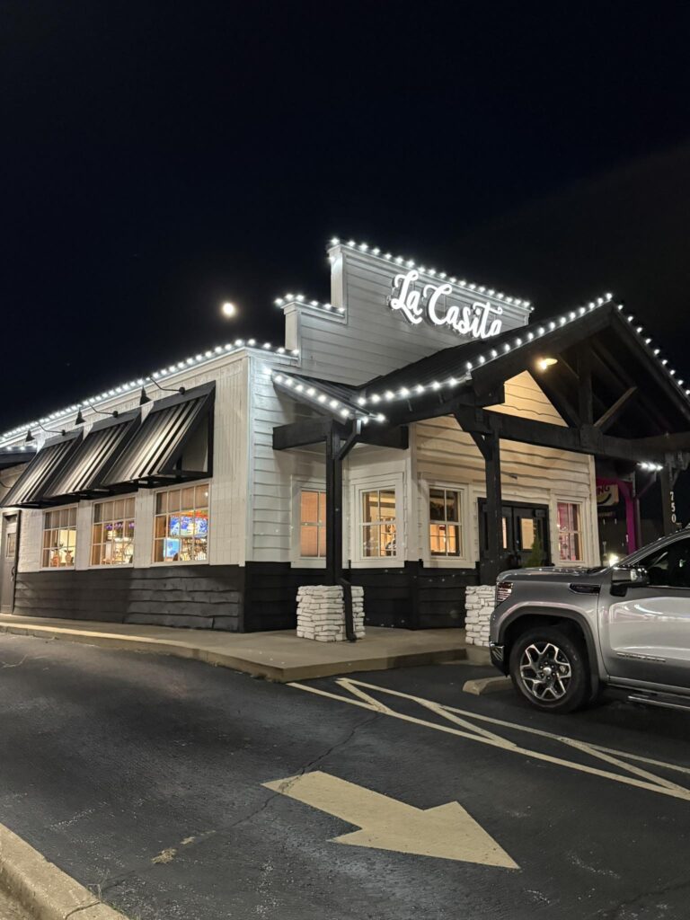 557731012 122179565522507336 3865561422114957565 n 768x1024